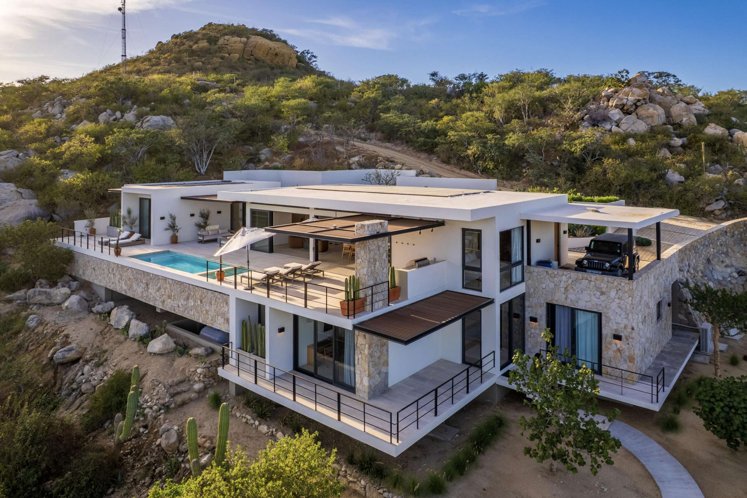 Los Cabos La Cima This is one of the most iconic residences set to define Club Campestre San José in 2026—a truly unrepeatable opportunity that simply has it all. Boasting over 700 m² of total construction and the finest ocean for sale