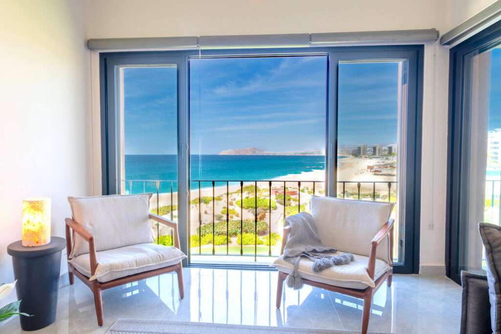 Los Cabos Casa Del Mar Rare offering. A two-level Oceanfront Penthouse is a one-of-a-kind living experience. The fully renovated property boasts a modern and contemporary design and offers breathtaking – Blvd. Forjadores, San Jose del Cabo, BS