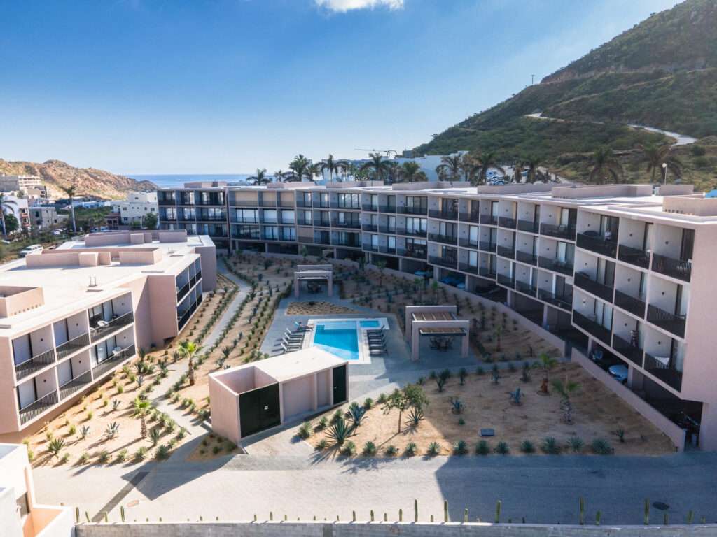 Los Cabos Cabo Del Mar Ecopark Fantastic investment opportunity in Cabo del Mar! Beautifully furnished condo featuring two spacious bedrooms and a generous TV/living room area, perfect for relaxing getaways or vacation rentals. Enjoy stunning – Condo Cabo del Mar, Cabo Corridor, Cabo Corridor, BS