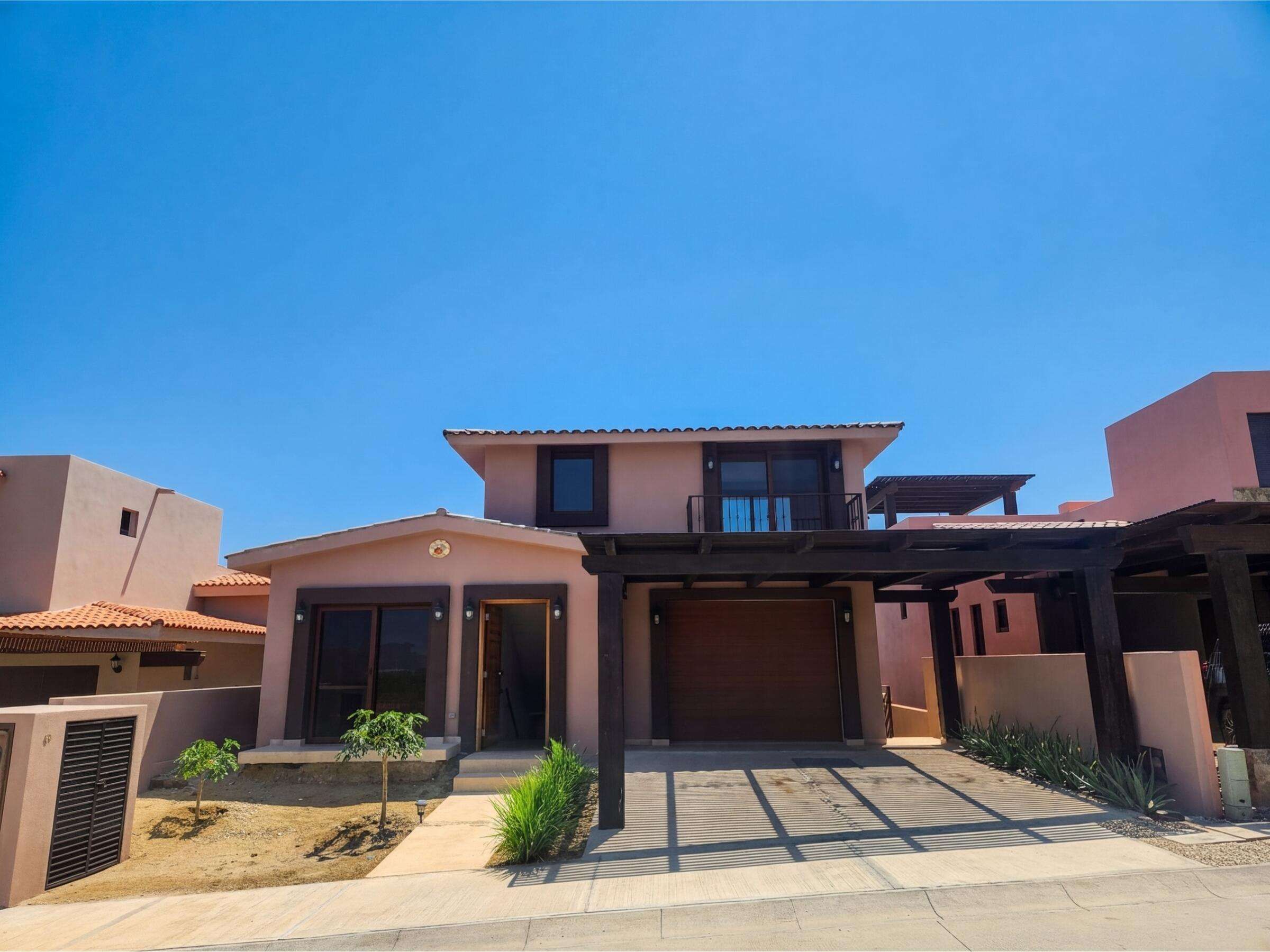 Los Cabos Cresta Del Mar Located on a Cul De sac - A luxurious 4 bed 4 and 2 half bath House with full casita that has a separate entrance and kitchen. Ocean for sale