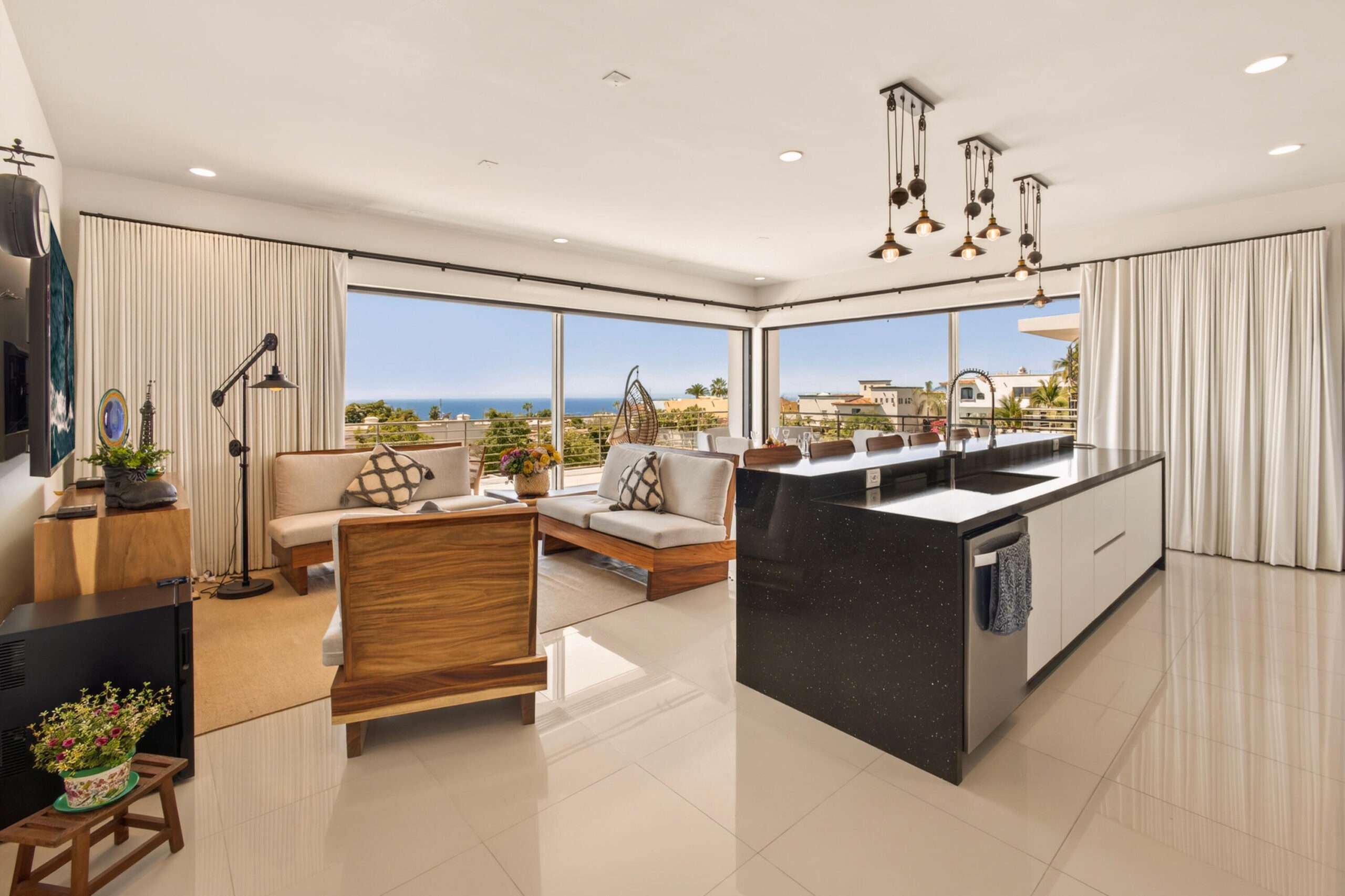 Los Cabos Cuatrovientos E2-201 is the biggest condo in the whole complex. Having a ''million-dollar'' for sale