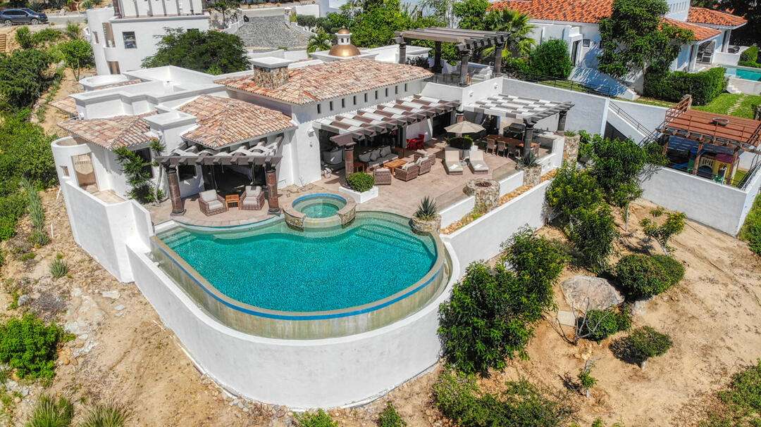 Los Cabos La Noria Casa Lau'ren offers contemporary luxury with 4 bedrooms plus a private casita. Overlooking the Jack Nicklaus Signature Golf Course, this elegant home features ocean for sale